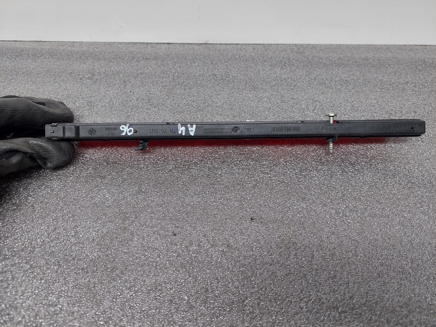 Terceiro Stop AUDI A4 Avant (8D5, B5) | 94 - 02 Imagem-1 Terceiro Stop AUDI A4 Avant (8D5, B5) | 94 - 02 Imagem-1