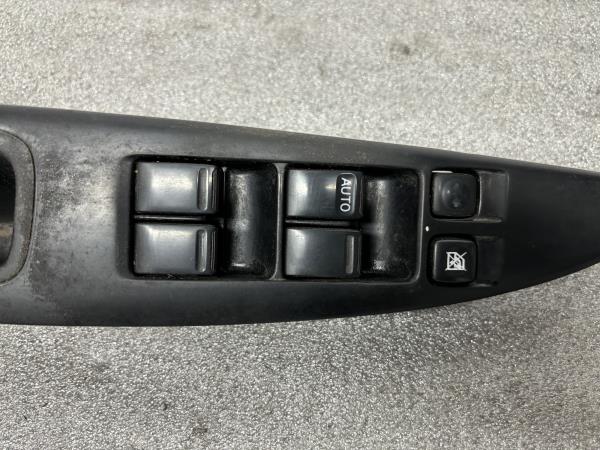 Comando/Interrutor/Botao Vidro Frente Esq NISSAN PRIMERA (P12) | 02 - Imagem-1 Comando/Interrutor/Botao Vidro Frente Esq NISSAN PRIMERA (P12) | 02 - Imagem-1