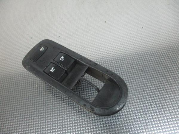 Comando/Interrutor/Botao Vidro Frente Esq RENAULT MEGANE II (BM0/1_, CM0/1_) | 01 - 12 Imagem-2 Comando/Interrutor/Botao Vidro Frente Esq RENAULT MEGANE II (BM0/1_, CM0/1_) | 01 - 12 Imagem-2