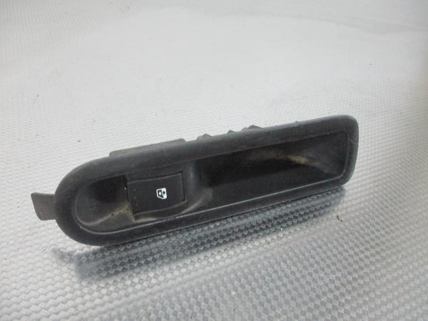 Comando/Interrutor/Botao Vidro Frente Dto RENAULT MEGANE II (BM0/1_, CM0/1_) | 01 - 12 Imagem-1 Comando/Interrutor/Botao Vidro Frente Dto RENAULT MEGANE II (BM0/1_, CM0/1_) | 01 - 12 Imagem-1