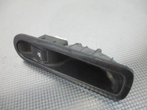Comando/Interrutor/Botao Vidro Frente Dto RENAULT MEGANE II (BM0/1_, CM0/1_) | 01 - 12 Imagem-2 Comando/Interrutor/Botao Vidro Frente Dto RENAULT MEGANE II (BM0/1_, CM0/1_) | 01 - 12 Imagem-2