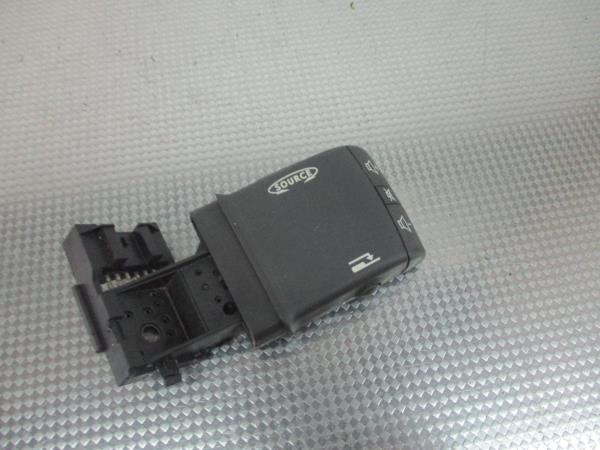 Comando Radio / Volante RENAULT MEGANE II (BM0/1_, CM0/1_) | 01 - 12 Imagem-1 Comando Radio / Volante RENAULT MEGANE II (BM0/1_, CM0/1_) | 01 - 12 Imagem-1