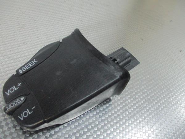Comando Radio / Volante FORD FIESTA V Van | 02 - 10 Imagem-2 Comando Radio / Volante FORD FIESTA V Van | 02 - 10 Imagem-2