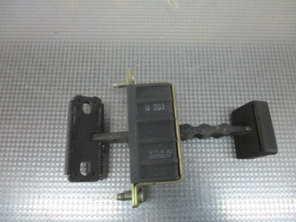 Esticador Porta Tras Esq MERCEDES-BENZ C-CLASS (W203) | 00 - 07 Imagem-1 Esticador Porta Tras Esq MERCEDES-BENZ C-CLASS (W203) | 00 - 07 Imagem-1