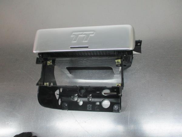Moldura / Estrutura Consola Central / Rádio AUDI TT (8N3) | 98 - 06 Imagem-2 Moldura / Estrutura Consola Central / Rádio AUDI TT (8N3) | 98 - 06 Imagem-2