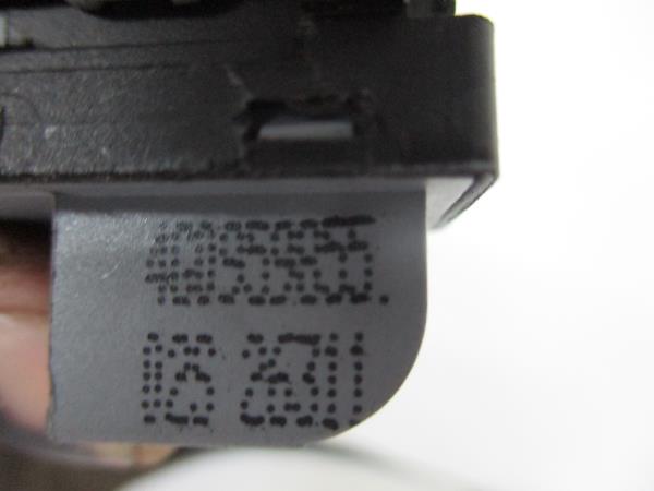 Comando/Interrutor/Botao Vidro Frente Dto AUDI A1 (8X1, 8XK) | 10 - 18 Imagem-3 Comando/Interrutor/Botao Vidro Frente Dto AUDI A1 (8X1, 8XK) | 10 - 18 Imagem-3