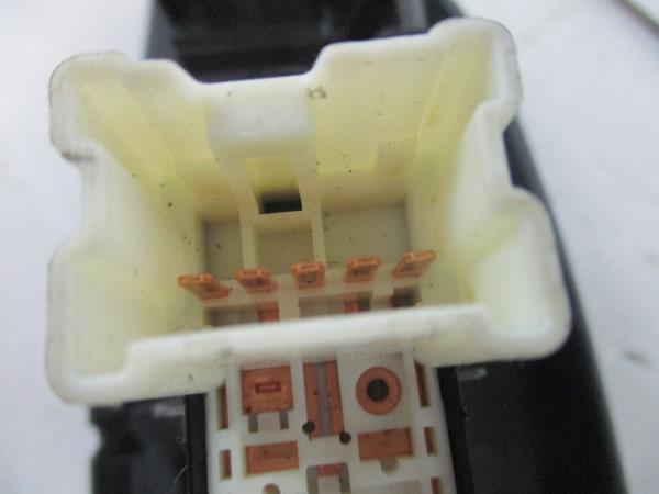 Comando/Interrutor/Botao Vidro Frente Dto NISSAN NV200 Caixa/Combi | 10 - Imagem-3 Comando/Interrutor/Botao Vidro Frente Dto NISSAN NV200 Caixa/Combi | 10 - Imagem-3