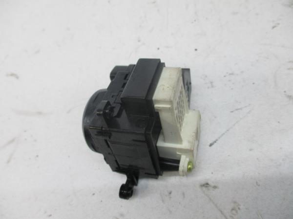Interruptor / Botao (Espelhos) HYUNDAI i30 (FD) | 07 - 12 Imagem-3 Interruptor / Botao (Espelhos) HYUNDAI i30 (FD) | 07 - 12 Imagem-3