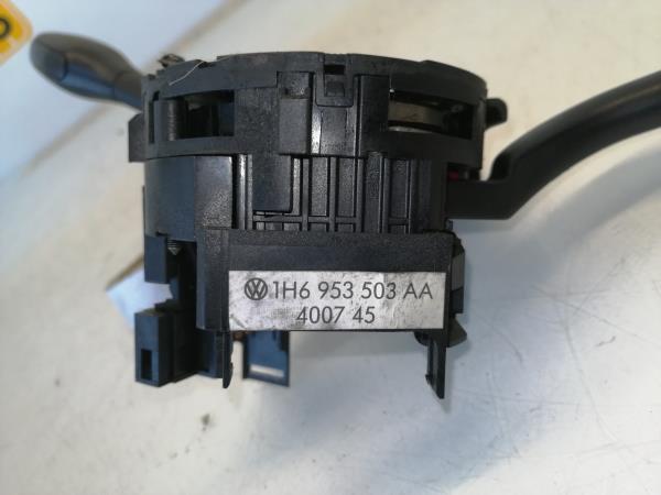 Comutador / Manete (Luzes/Piscas/Escovas/Fita) VOLKSWAGEN GOLF III (1H1) | 91 - 98 Imagem-1 Comutador / Manete (Luzes/Piscas/Escovas/Fita) VOLKSWAGEN GOLF III (1H1) | 91 - 98 Imagem-1