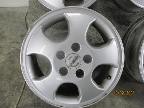 Jante Especial / Jantes Especiais OPEL VECTRA B Combi (J96) | 96 - 03 Imagem-1 Jante Especial / Jantes Especiais OPEL VECTRA B Combi (J96) | 96 - 03 Imagem-1