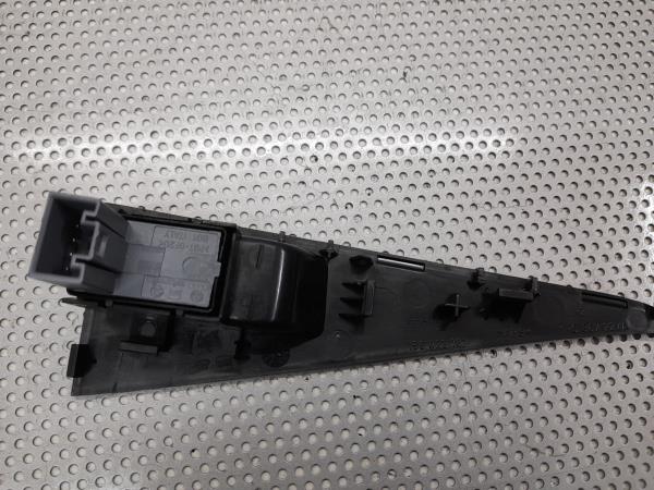 Comando/Interrutor/Botao Vidro Tras Esq SEAT LEON (1P1) | 05 - 13 Imagem-2 Comando/Interrutor/Botao Vidro Tras Esq SEAT LEON (1P1) | 05 - 13 Imagem-2