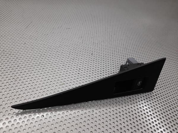 Comando/Interrutor/Botao Vidro Tras Dto SEAT LEON (1P1) | 05 - 13 Imagem-2 Comando/Interrutor/Botao Vidro Tras Dto SEAT LEON (1P1) | 05 - 13 Imagem-2