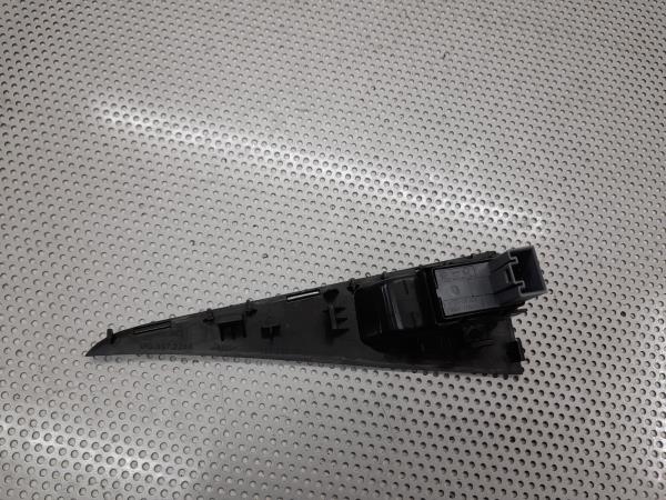 Comando/Interrutor/Botao Vidro Tras Dto SEAT LEON (1P1) | 05 - 13 Imagem-3 Comando/Interrutor/Botao Vidro Tras Dto SEAT LEON (1P1) | 05 - 13 Imagem-3