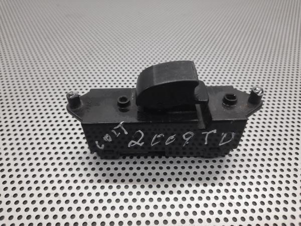 Comando/Interrutor/Botao Vidro Tras Dto MITSUBISHI COLT CZ3 | 05 - 11 Imagem-1 Comando/Interrutor/Botao Vidro Tras Dto MITSUBISHI COLT CZ3 | 05 - 11 Imagem-1