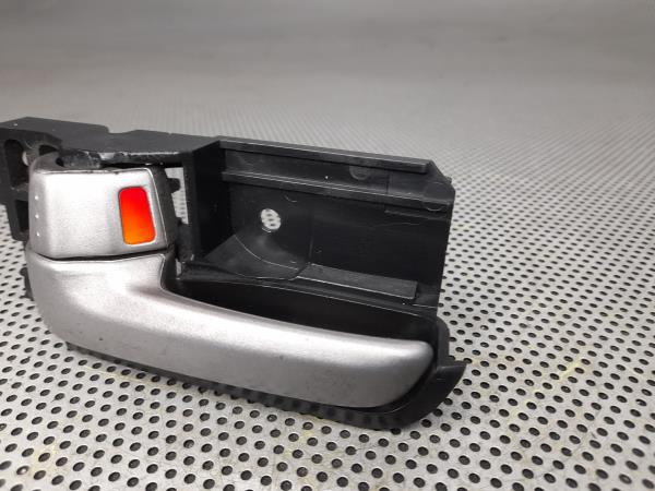 Puxador Interior Frente Esq SUZUKI SWIFT III (MZ, EZ) | 05 - Imagem-2 Puxador Interior Frente Esq SUZUKI SWIFT III (MZ, EZ) | 05 - Imagem-2