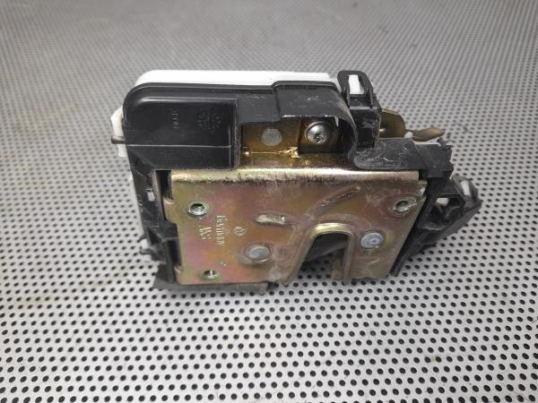 Fecho Porta Tras Esq VOLKSWAGEN GOLF III (1H1) | 91 - 98 Imagem-4 Fecho Porta Tras Esq VOLKSWAGEN GOLF III (1H1) | 91 - 98 Imagem-4