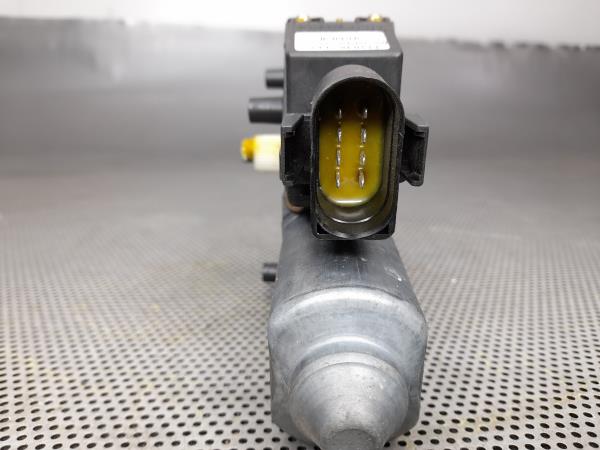Motor Elevador Porta Frente Dto AUDI A4 Avant (8D5, B5) | 94 - 02 Imagem-4 Motor Elevador Porta Frente Dto AUDI A4 Avant (8D5, B5) | 94 - 02 Imagem-4