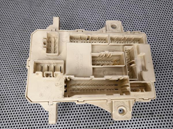 Caixa Fusiveis HYUNDAI i30 (FD) | 07 - 12 Imagem-2 Caixa Fusiveis HYUNDAI i30 (FD) | 07 - 12 Imagem-2
