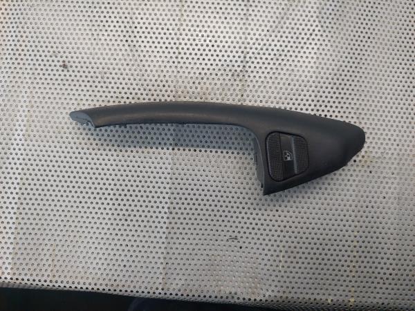 Comando/Interrutor/Botao Vidro Frente Dto VOLKSWAGEN VENTO (1H2) | 91 - 98 Imagem-1 Comando/Interrutor/Botao Vidro Frente Dto VOLKSWAGEN VENTO (1H2) | 91 - 98 Imagem-1