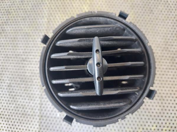 Arejador / Conduta Ar SEAT IBIZA III (6L1) | 02 - 09 Imagem-1 Arejador / Conduta Ar SEAT IBIZA III (6L1) | 02 - 09 Imagem-1