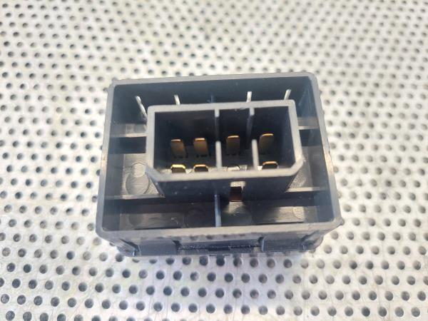 Interruptor / Botao (Espelhos) KIA SPORTAGE (K00) | 94 - 05 Imagem-2 Interruptor / Botao (Espelhos) KIA SPORTAGE (K00) | 94 - 05 Imagem-2
