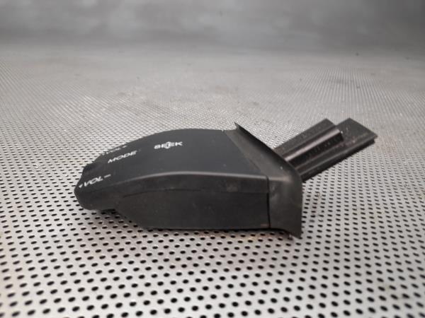 Comando Radio / Volante FORD TRANSIT CONNECT (P65_, P70_, P80_) | 02 -  Imagem-1
