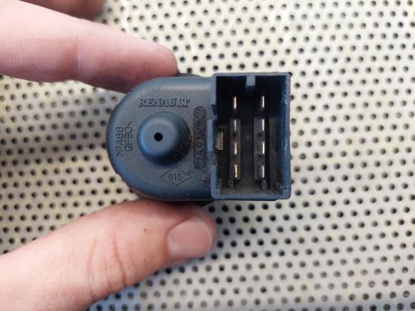 Interruptor / Botao (Espelhos) RENAULT MEGANE I (BA0/1_) | 95 - 04 Imagem-2 Interruptor / Botao (Espelhos) RENAULT MEGANE I (BA0/1_) | 95 - 04 Imagem-2