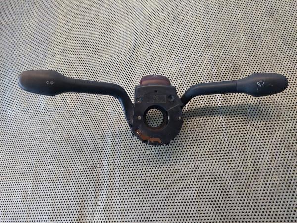 Comutador / Manete (Luzes/Piscas/Escovas/Fita) VOLKSWAGEN GOLF III (1H1) | 91 - 98 Imagem-1 Comutador / Manete (Luzes/Piscas/Escovas/Fita) VOLKSWAGEN GOLF III (1H1) | 91 - 98 Imagem-1