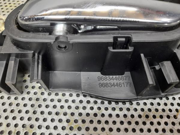 Puxador Interior Tras Esq CITROEN C3 Picasso (SH_) | 09 - Imagem-2 Puxador Interior Tras Esq CITROEN C3 Picasso (SH_) | 09 - Imagem-2