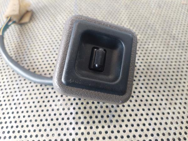 Comando/Interrutor/Botao Vidro Tras Dto ROVER 400 (XW) | 90 - 95 Imagem-1 Comando/Interrutor/Botao Vidro Tras Dto ROVER 400 (XW) | 90 - 95 Imagem-1