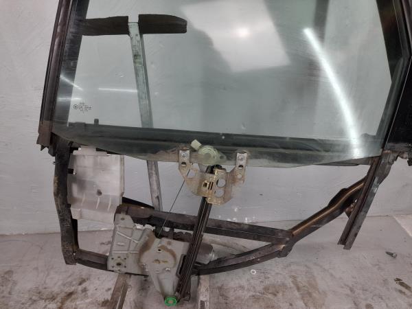 Elevador Tras Esq AUDI A4 Avant (8D5, B5) | 94 - 02 Imagem-2 Elevador Tras Esq AUDI A4 Avant (8D5, B5) | 94 - 02 Imagem-2