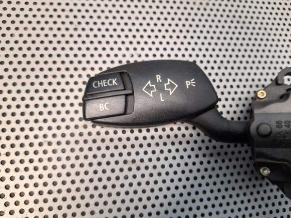 Comutador / Manete (Luzes/Piscas/Escovas/Fita) BMW 5 (E60) | 01 - 10 Imagem-1 Comutador / Manete (Luzes/Piscas/Escovas/Fita) BMW 5 (E60) | 01 - 10 Imagem-1
