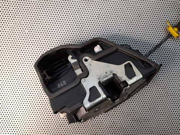 Fecho Porta Frente Dto BMW 5 (E60) | 01 - 10 Imagem-1 Fecho Porta Frente Dto BMW 5 (E60) | 01 - 10 Imagem-1