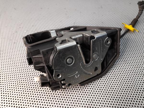 Fecho Porta Frente Dto BMW 5 (E60) | 01 - 10 Imagem-2 Fecho Porta Frente Dto BMW 5 (E60) | 01 - 10 Imagem-2