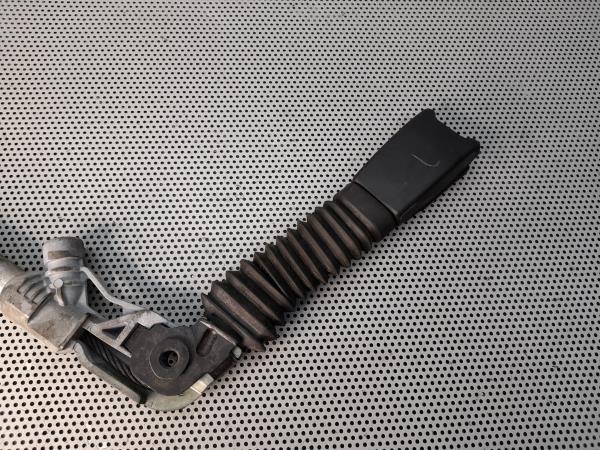 Engate Cinto Frente Dto BMW 5 (E60) | 01 - 10 Imagem-1 Engate Cinto Frente Dto BMW 5 (E60) | 01 - 10 Imagem-1