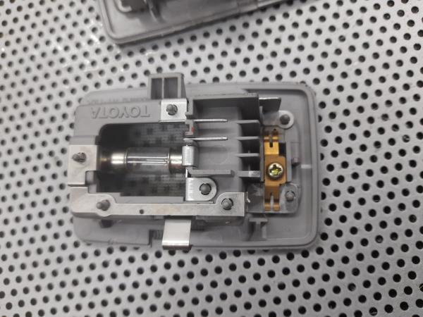 Plafonier TOYOTA PRIUS Hatchback (_W2_) | 03 - 09 Imagem-4 Plafonier TOYOTA PRIUS Hatchback (_W2_) | 03 - 09 Imagem-4
