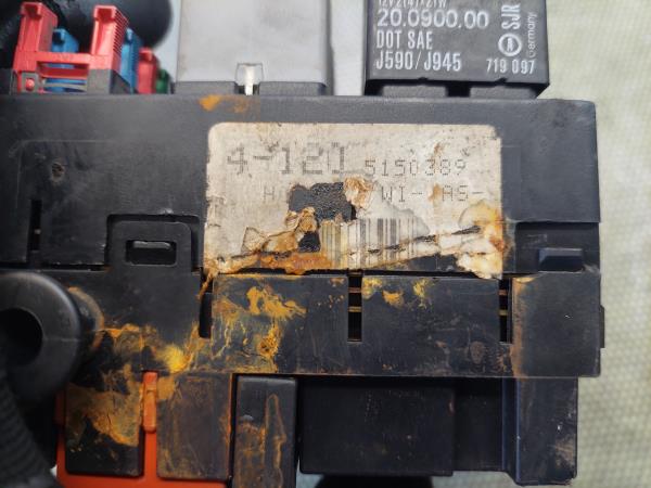Caixa Fusiveis VOLKSWAGEN GOLF III (1H1) | 91 - 98 Imagem-2 Caixa Fusiveis VOLKSWAGEN GOLF III (1H1) | 91 - 98 Imagem-2