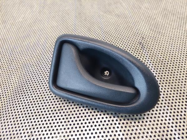 Puxador Interior Tras Esq RENAULT MEGANE I (BA0/1_) | 95 - 04 Imagem-1 Puxador Interior Tras Esq RENAULT MEGANE I (BA0/1_) | 95 - 04 Imagem-1