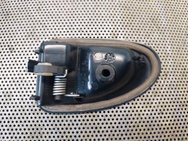 Puxador Interior Tras Esq RENAULT MEGANE I (BA0/1_) | 95 - 04 Imagem-2 Puxador Interior Tras Esq RENAULT MEGANE I (BA0/1_) | 95 - 04 Imagem-2