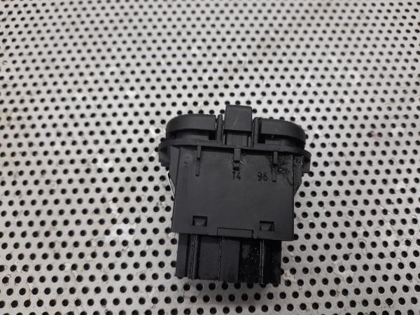 Comando/Interrutor/Botao Vidro Tras Dto VOLKSWAGEN SHARAN (7M8, 7M9, 7M6) | 95 - 10 Imagem-1 Comando/Interrutor/Botao Vidro Tras Dto VOLKSWAGEN SHARAN (7M8, 7M9, 7M6) | 95 - 10 Imagem-1