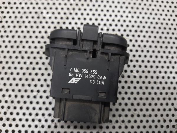 Comando/Interrutor/Botao Vidro Tras Dto VOLKSWAGEN SHARAN (7M8, 7M9, 7M6) | 95 - 10 Imagem-3 Comando/Interrutor/Botao Vidro Tras Dto VOLKSWAGEN SHARAN (7M8, 7M9, 7M6) | 95 - 10 Imagem-3