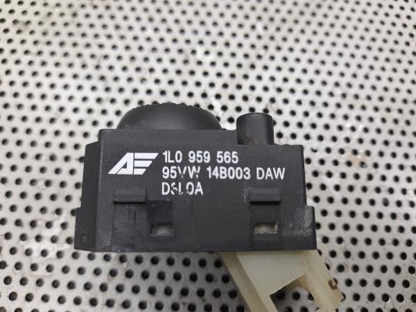 Interruptor / Botao (Espelhos) VOLKSWAGEN SHARAN (7M8, 7M9, 7M6) | 95 - 10 Imagem-3 Interruptor / Botao (Espelhos) VOLKSWAGEN SHARAN (7M8, 7M9, 7M6) | 95 - 10 Imagem-3