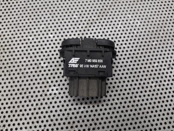 Comando/Interrutor/Botao Vidro Tras Esq VOLKSWAGEN SHARAN (7M8, 7M9, 7M6) | 95 - 10 Imagem-1 Comando/Interrutor/Botao Vidro Tras Esq VOLKSWAGEN SHARAN (7M8, 7M9, 7M6) | 95 - 10 Imagem-1
