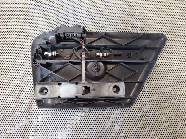 Farolim Dto MERCEDES-BENZ 200 - 300 D (124) | 85 - 93 Imagem-3 Farolim Dto MERCEDES-BENZ 200 - 300 D (124) | 85 - 93 Imagem-3