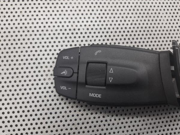 Comando Radio / Volante SEAT IBIZA IV SPORTCOUPE (6J1, 6P5) | 08 - 18 Imagem-2 Comando Radio / Volante SEAT IBIZA IV SPORTCOUPE (6J1, 6P5) | 08 - 18 Imagem-2
