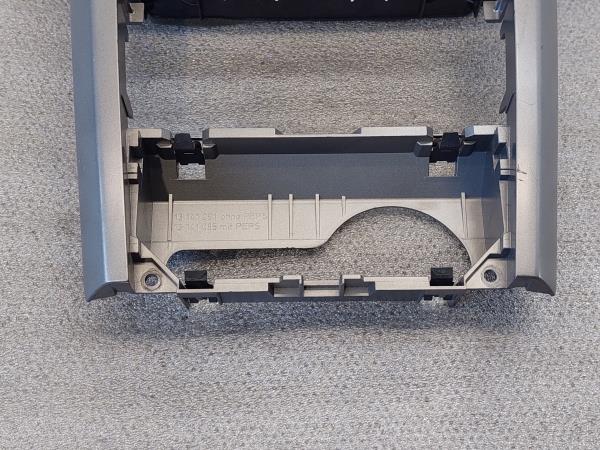 Moldura / Estrutura Consola Central / Rádio OPEL ASTRA H (A04) | 04 - 14 Imagem-1 Moldura / Estrutura Consola Central / Rádio OPEL ASTRA H (A04) | 04 - 14 Imagem-1