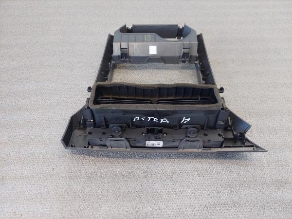 Moldura / Estrutura Consola Central / Rádio OPEL ASTRA H (A04) | 04 - 14 Imagem-4 Moldura / Estrutura Consola Central / Rádio OPEL ASTRA H (A04) | 04 - 14 Imagem-4