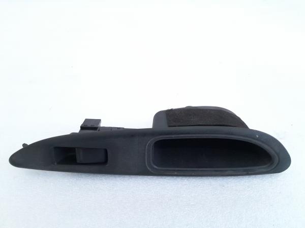 Comando/Interrutor/Botao Vidro Tras Esq NISSAN PRIMERA (P12) | 02 - 