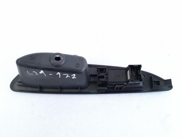 Comando/Interrutor/Botao Vidro Tras Esq NISSAN PRIMERA (P12) | 02 - Imagem-1 Comando/Interrutor/Botao Vidro Tras Esq NISSAN PRIMERA (P12) | 02 - Imagem-1