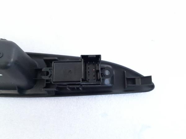 Comando/Interrutor/Botao Vidro Tras Esq NISSAN PRIMERA (P12) | 02 - Imagem-2 Comando/Interrutor/Botao Vidro Tras Esq NISSAN PRIMERA (P12) | 02 - Imagem-2